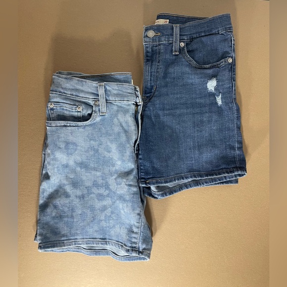 Bundle 2 Levi Mid Length Shorts Size 29 Medium Wash Holes Light Wash Daisies - Picture 1 of 11